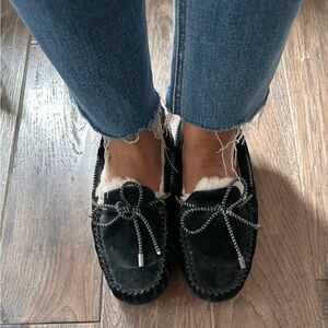 UGG  Dakota Moccasin